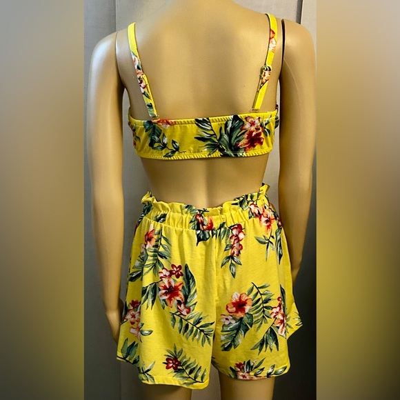 No Boundaries, top and shorts set. Yellow floral. Sz M (7-9) - Picture 4 of 7
